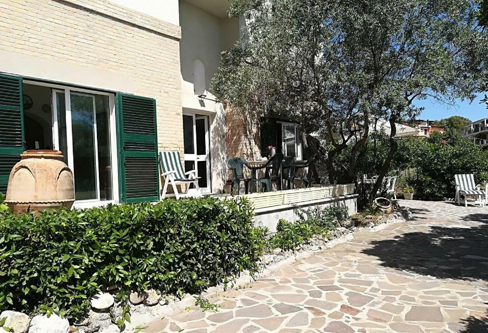 Villa Ariosa Vasto Luaran gambar